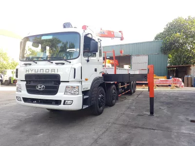 123oto THAY KÍNH XE Ô TÔ tải Hyundai 9 tấn tận nơi